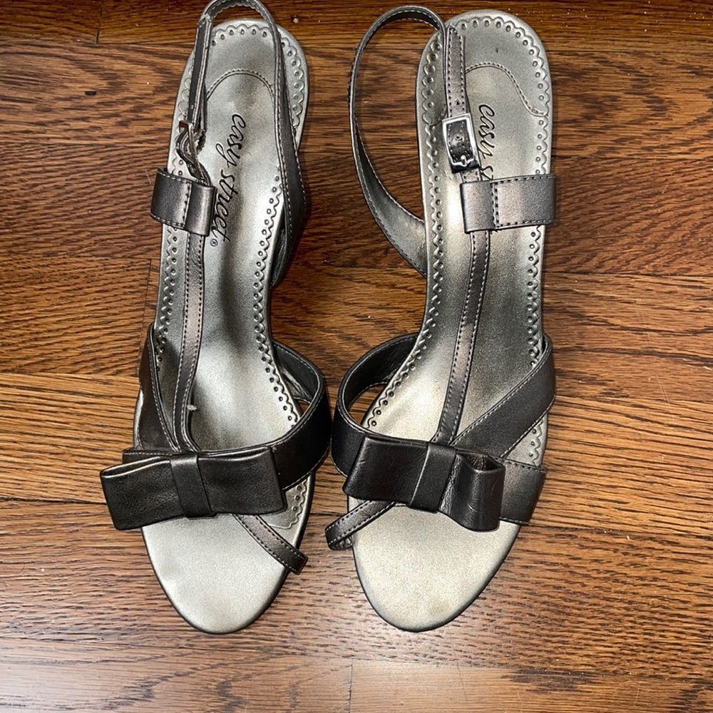 ‎Easy Street dark silver sandal heels